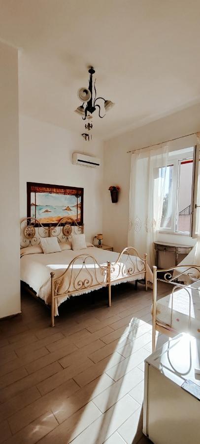 לינה וארוחת בוקר סן פנטלאו La Porta Sulla Costa מראה חיצוני תמונה
