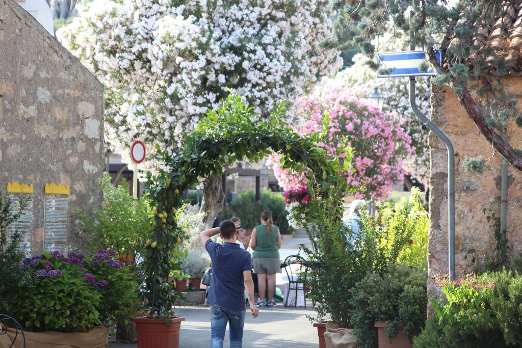 לינה וארוחת בוקר סן פנטלאו La Porta Sulla Costa מראה חיצוני תמונה